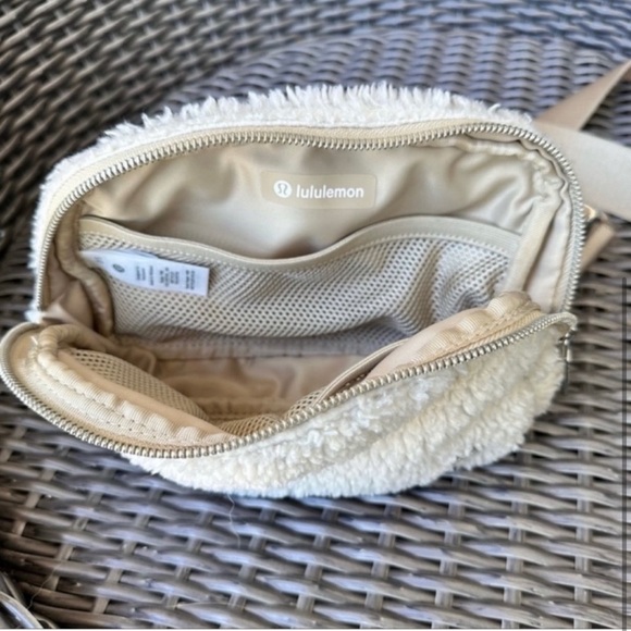 Lululemon Belt Bag - Picture 3 of 3